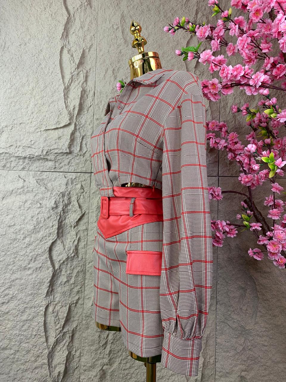 CONJUNTO SHORT/ SACO A CUADROS CAFE