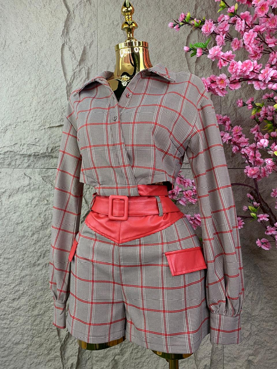 CONJUNTO SHORT/ SACO A CUADROS CAFE
