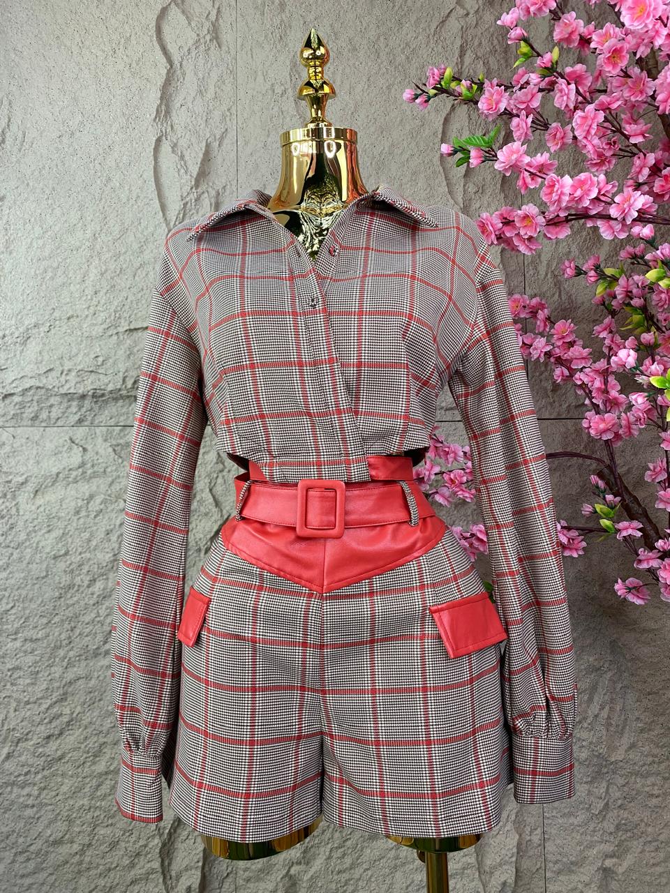 CONJUNTO SHORT/ SACO A CUADROS CAFE