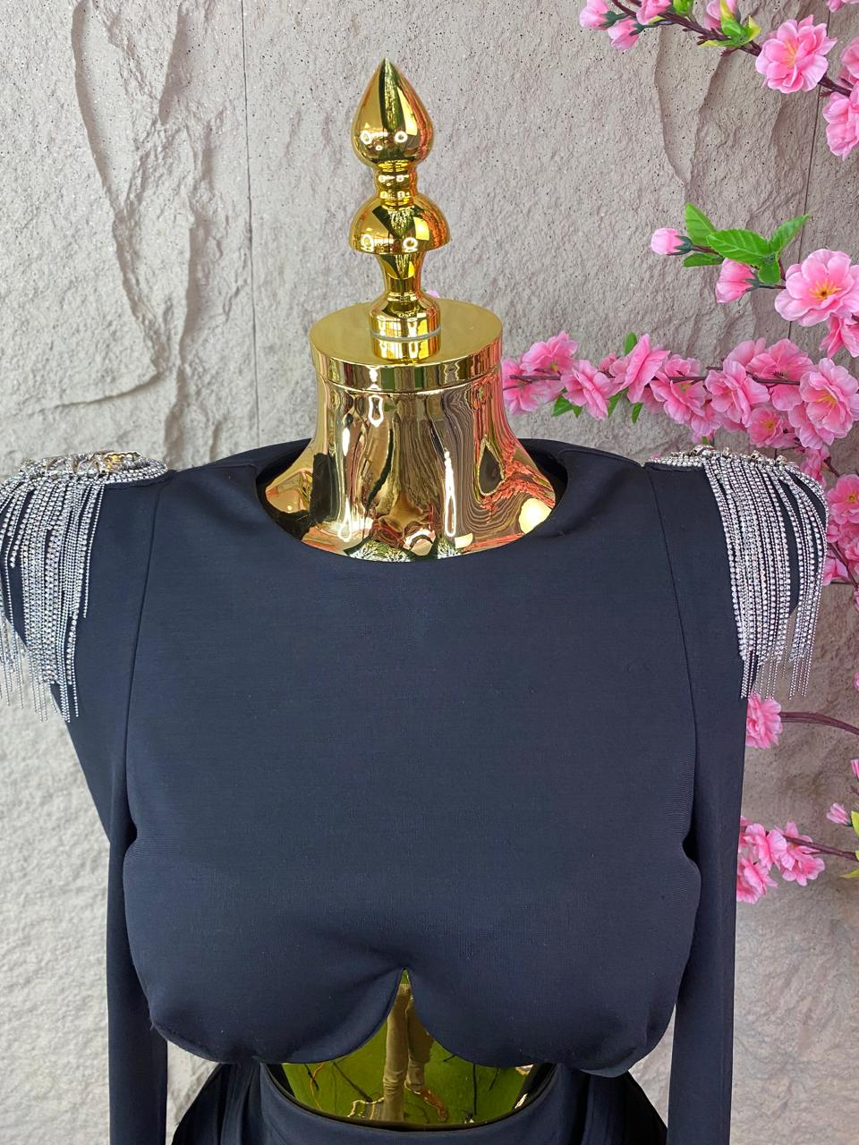 CONJUNTO SACO/PANT CON HOMBRERAS BRILLANTES NEGRO
