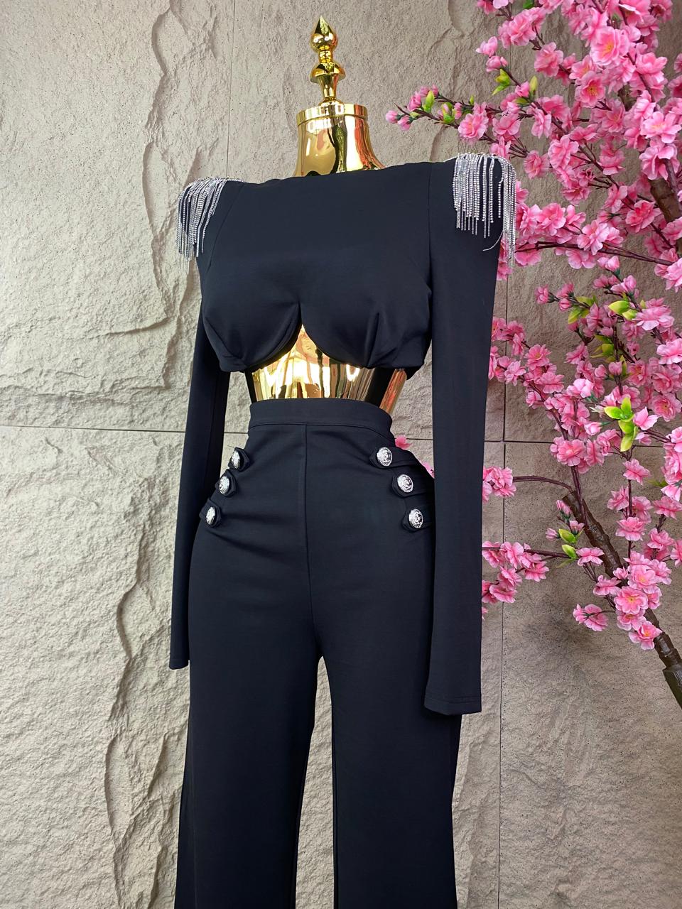 CONJUNTO SACO/PANT CON HOMBRERAS BRILLANTES NEGRO