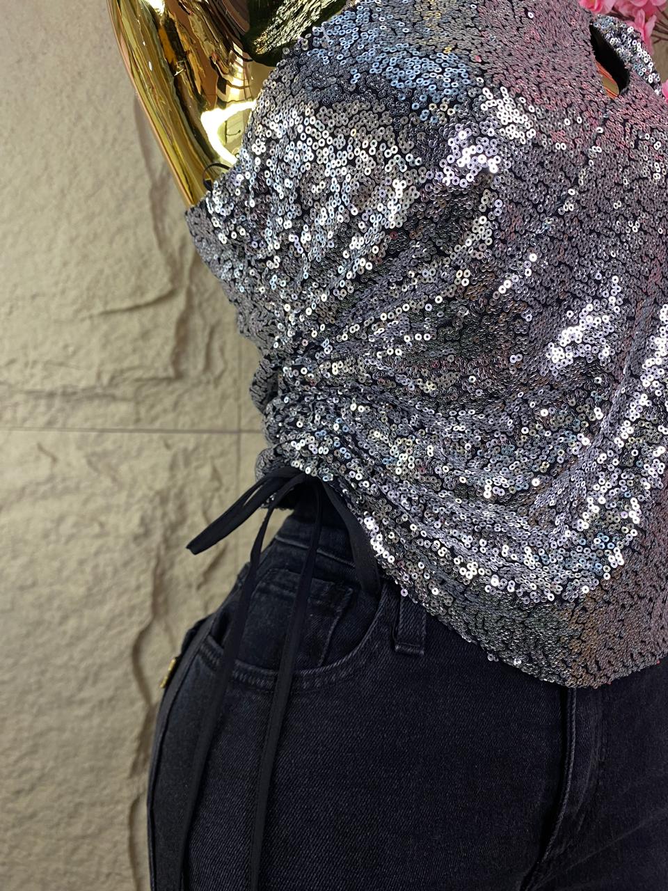 CROP TOP CHAQUIRA UNA MANGA PLATEADO