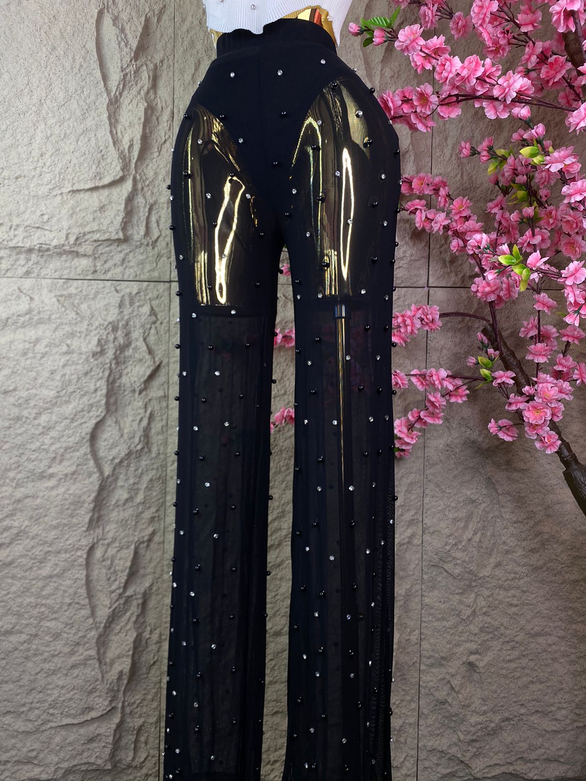 CONJUNTO SACO/PANTALON BROQUELES Y PERLAS NEGRO