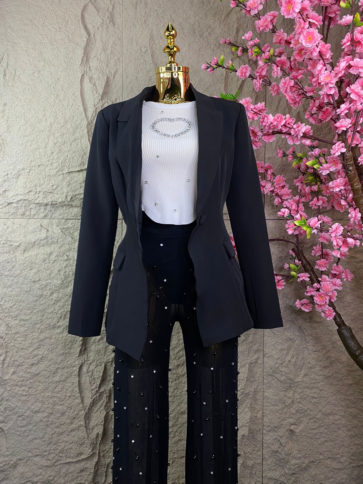 CONJUNTO SACO/PANTALON BROQUELES Y PERLAS NEGRO