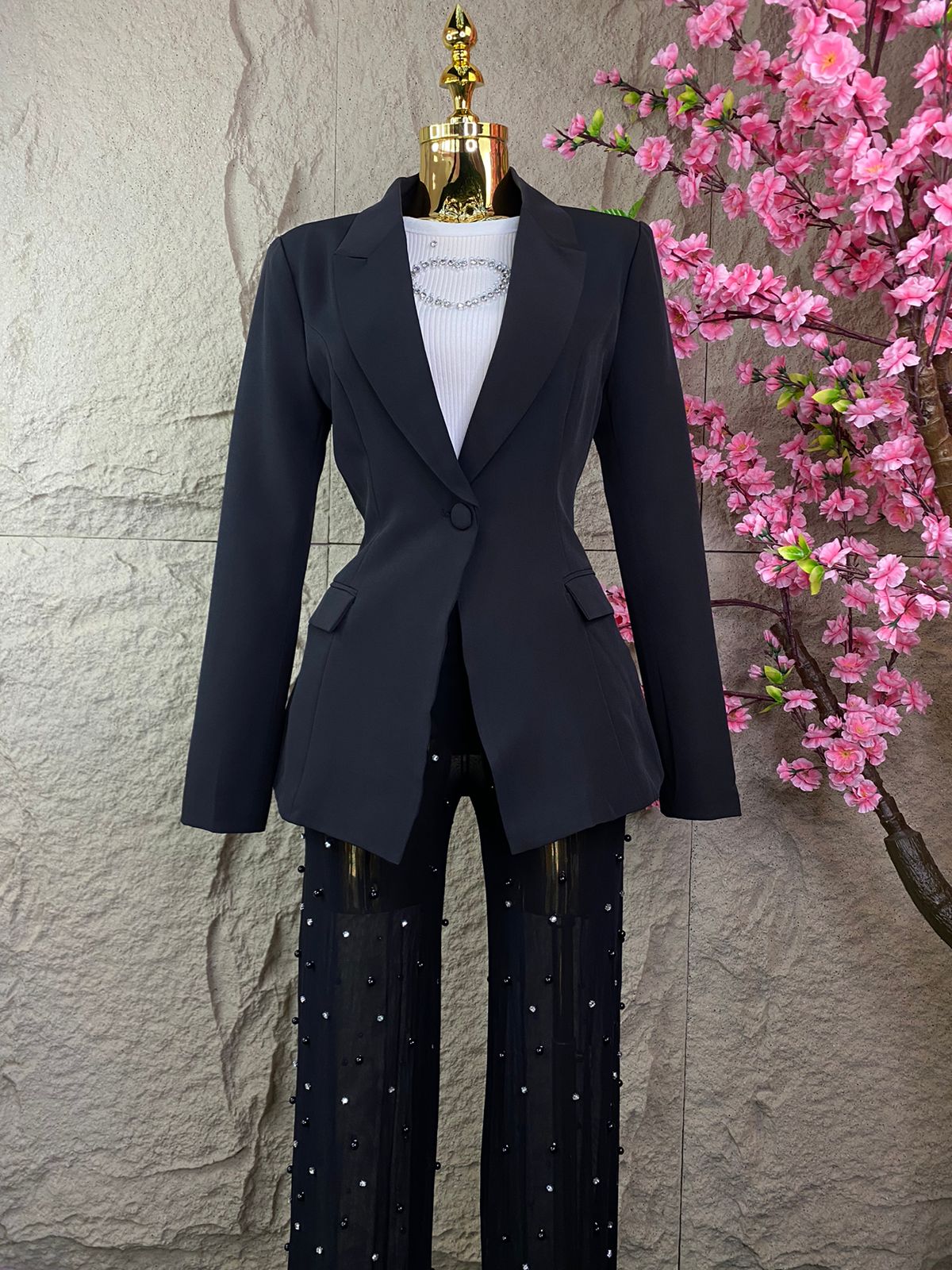 CONJUNTO SACO/PANTALON BROQUELES Y PERLAS NEGRO