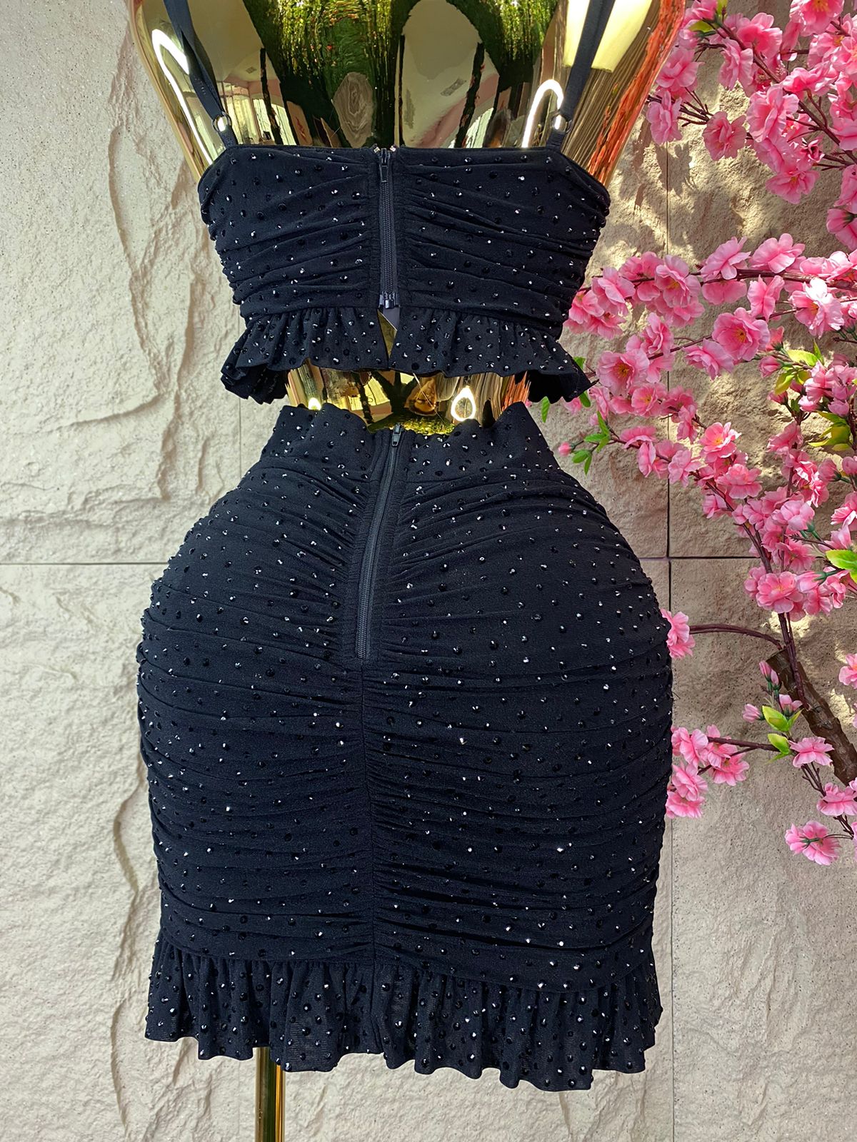 CONJUNTO TOP/FALTA DRAPEADO CON PIEDRAS NEGRO
