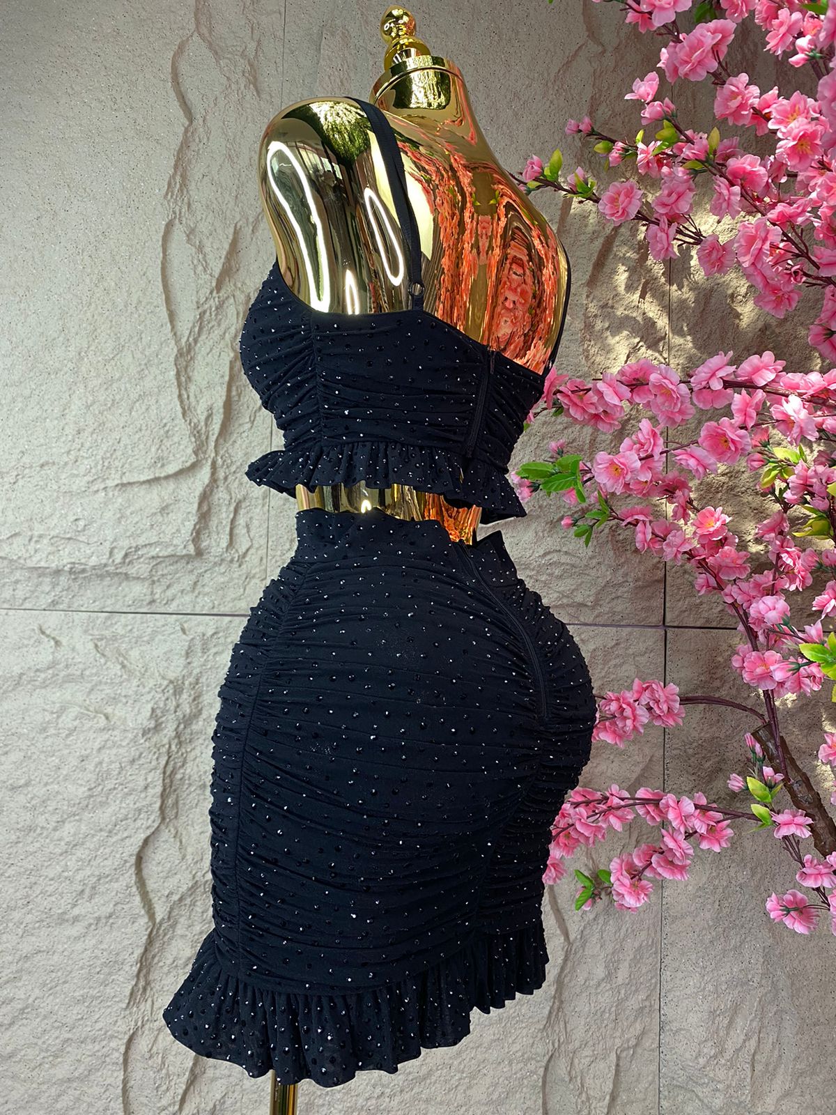 CONJUNTO TOP/FALTA DRAPEADO CON PIEDRAS NEGRO