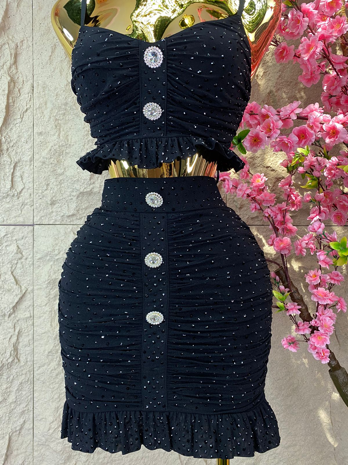 CONJUNTO TOP/FALTA DRAPEADO CON PIEDRAS NEGRO