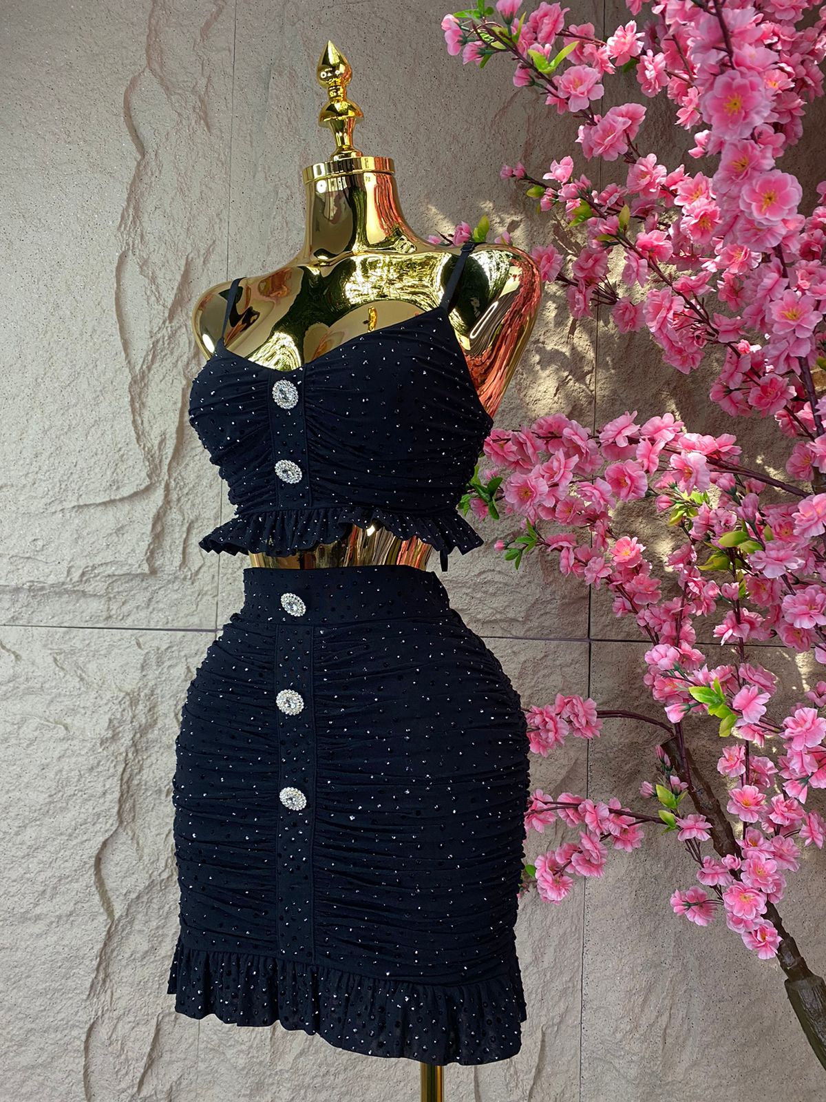 CONJUNTO TOP/FALTA DRAPEADO CON PIEDRAS NEGRO