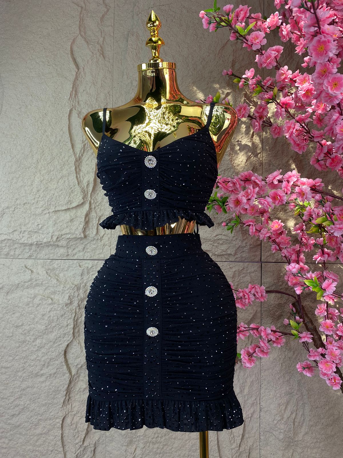 CONJUNTO TOP/FALTA DRAPEADO CON PIEDRAS NEGRO