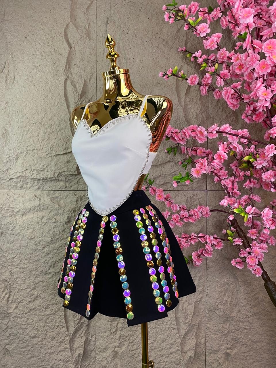 FALDA SHORT CON LENTEJUELA JUMBO NEGRO