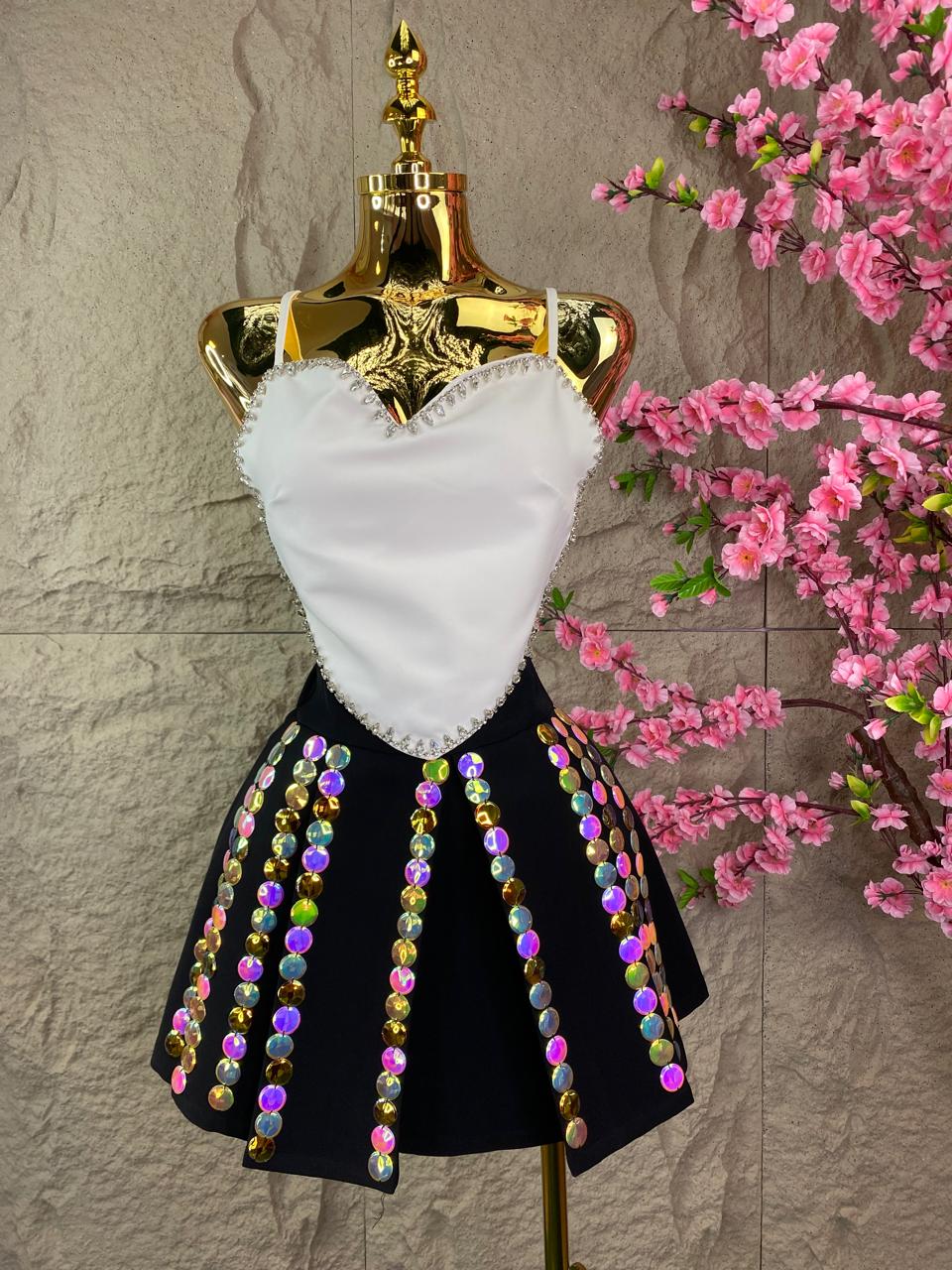 FALDA SHORT CON LENTEJUELA JUMBO NEGRO