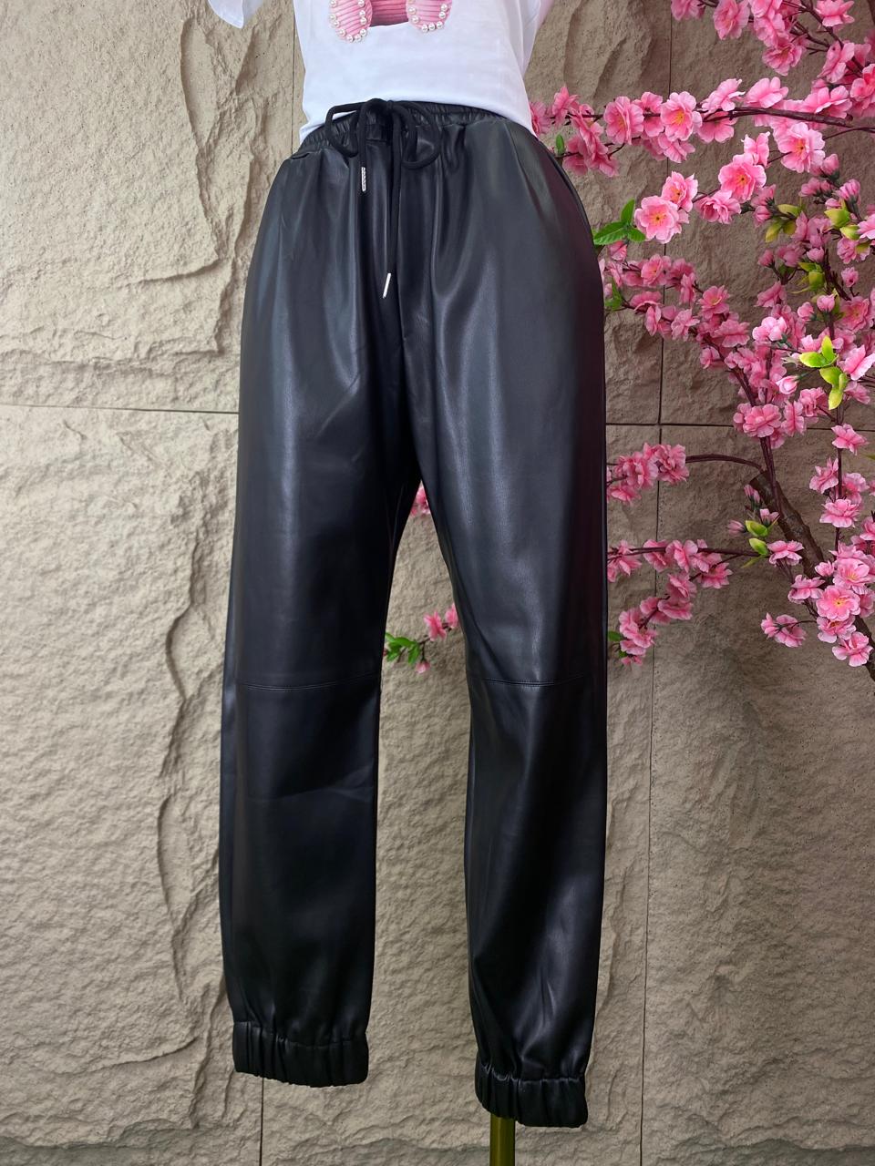 PANTALON DEPORTIVO DE VINIPIEL NEGRO