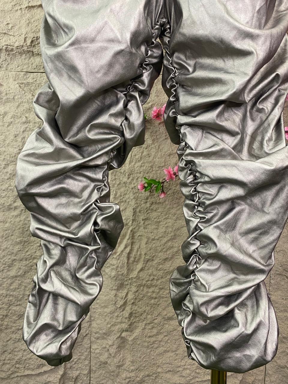 PANTALON DEPORTIVO DRAPEADO VINIPIEL GRIS