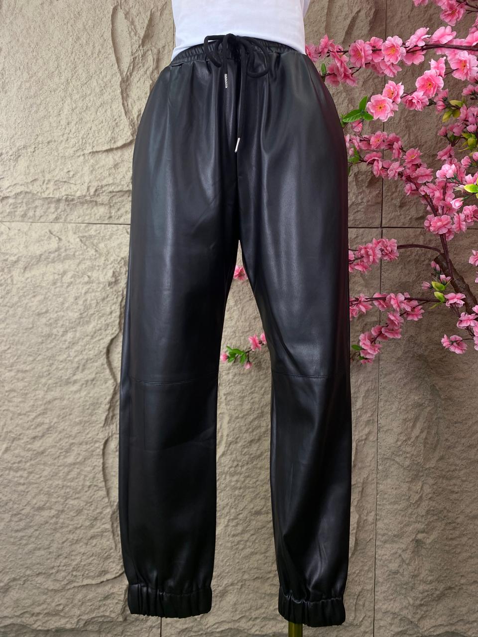 PANTALON DEPORTIVO DE VINIPIEL NEGRO