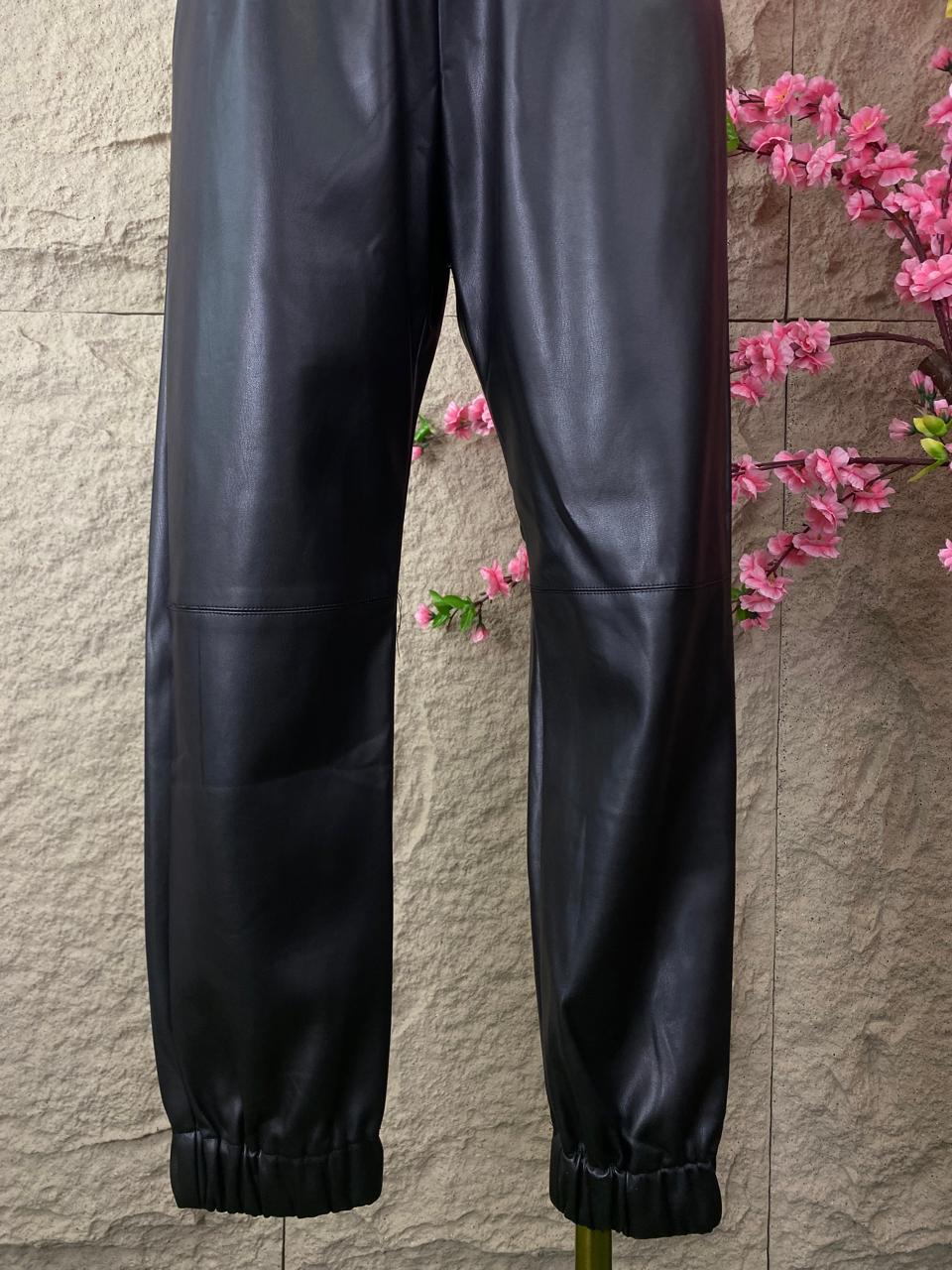 PANTALON DEPORTIVO DE VINIPIEL NEGRO