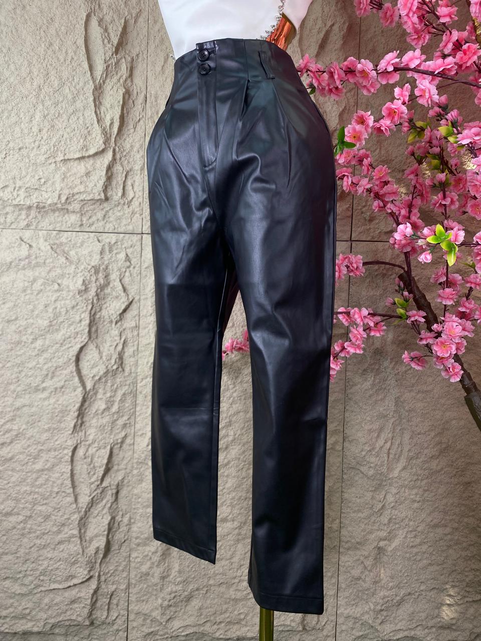 PANTALON CORTE FRANCES VINIPIEL NEGRO