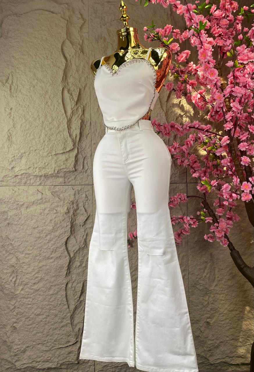 PANTALON CAMPANA RAZGADO EN RODILLA MEZCLILLA BLANCO
