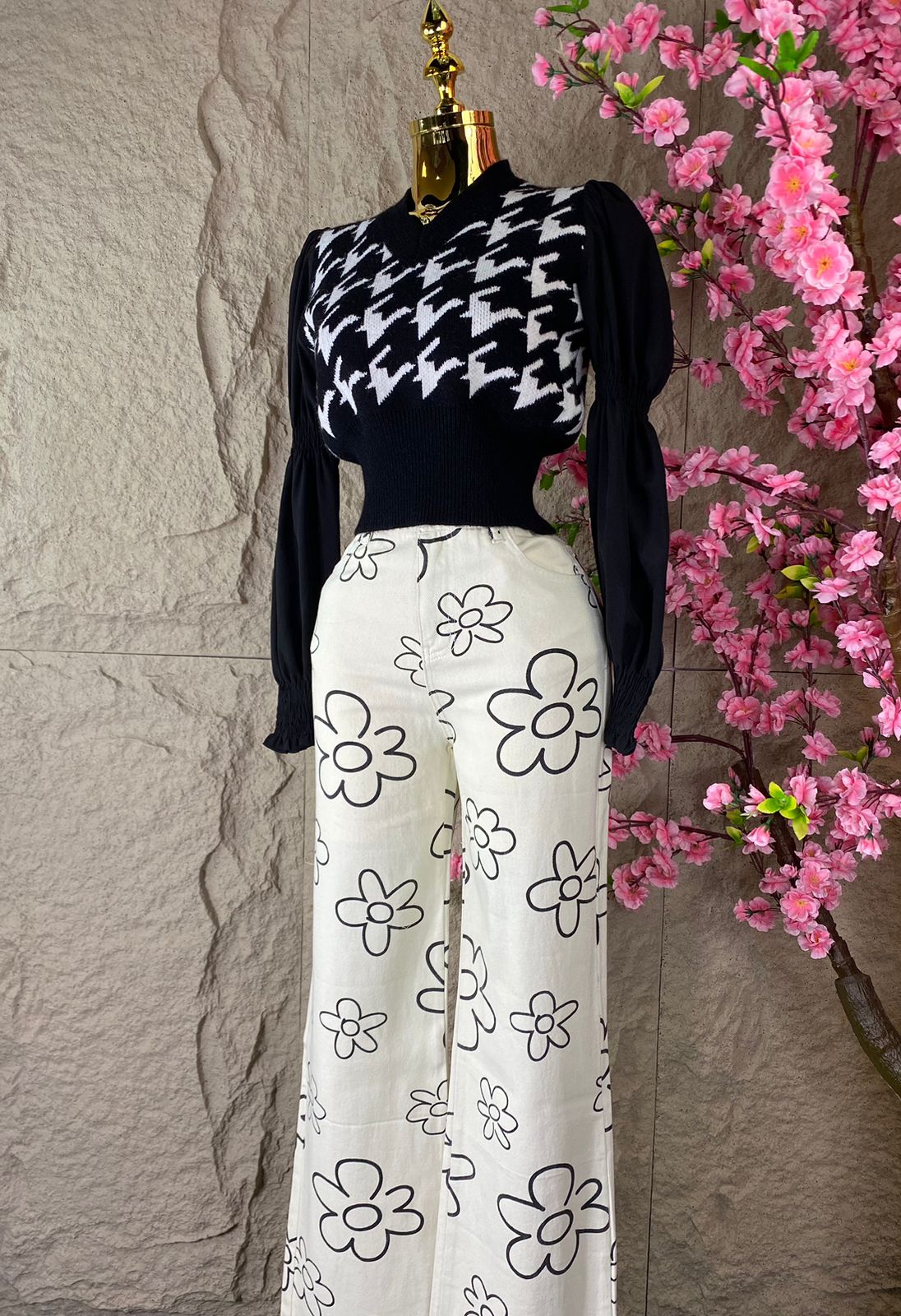 PANTALON RECTO MEZCLILLA FLORES BEIGE