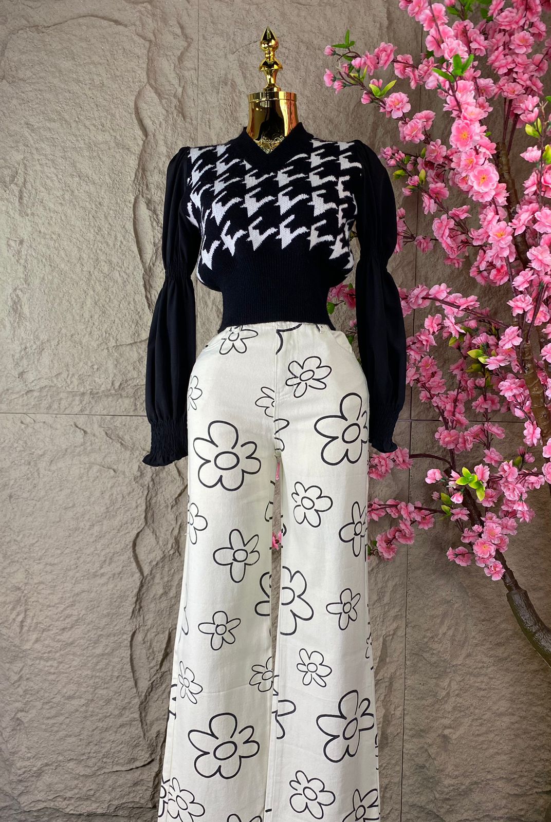 PANTALON RECTO MEZCLILLA FLORES BEIGE
