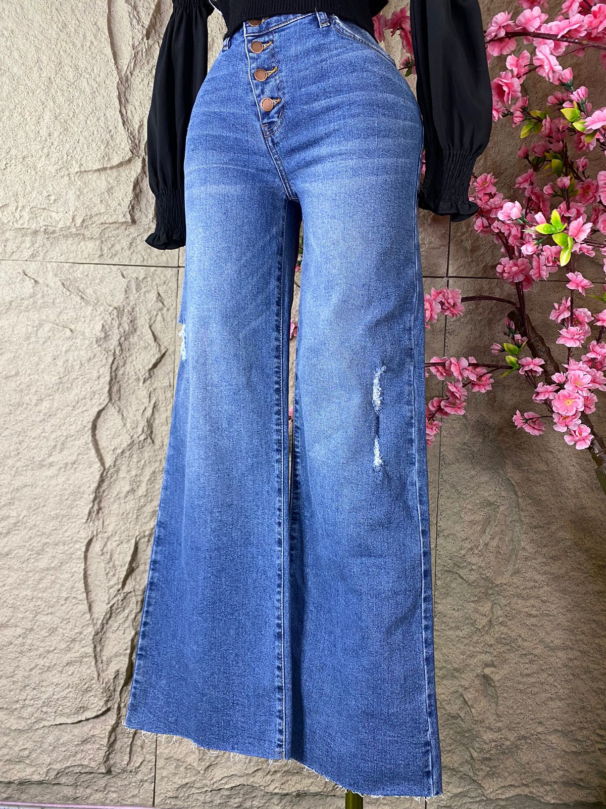PANTALON RECTO MEZCLILLA AZUL CON BOTONES AL FRENTE