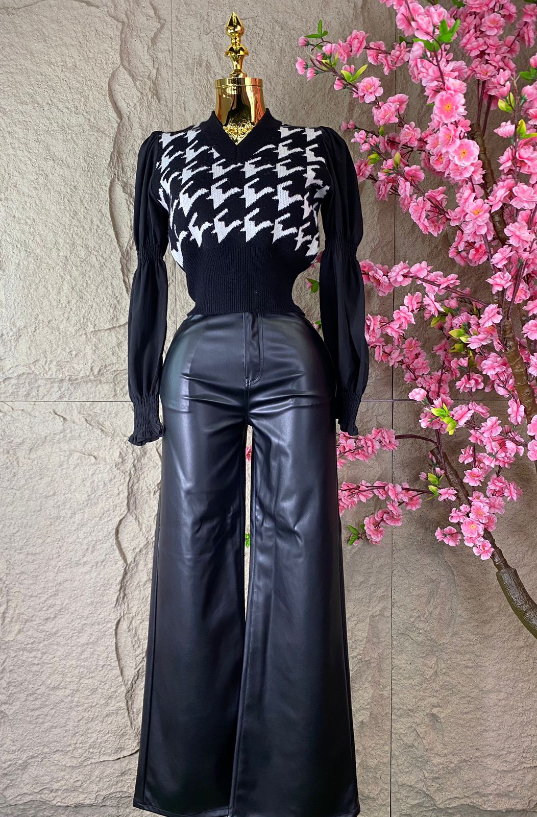 PANTALON RECTO CON BOLSAS TRASERAS VINIPIEL NEGRO