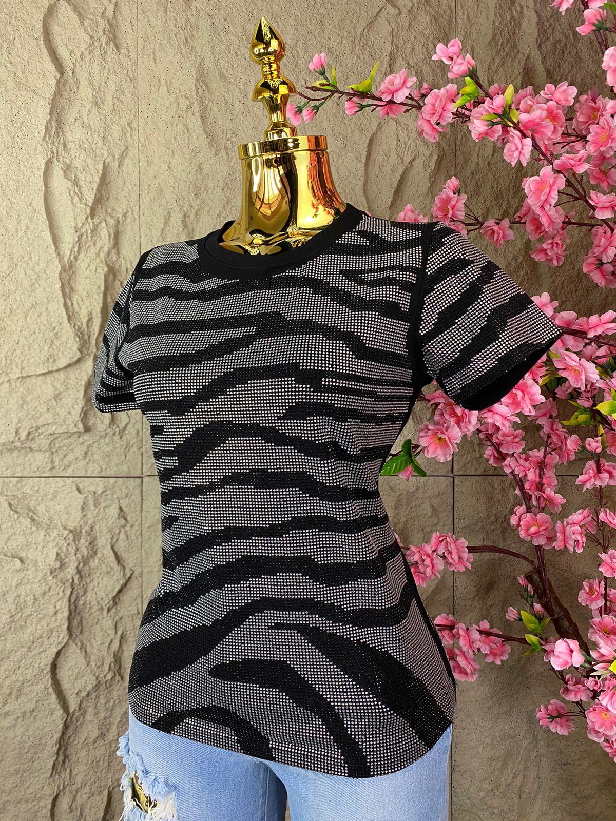 PLAYERA TAPIZADA DE BRILLOS NEGRA