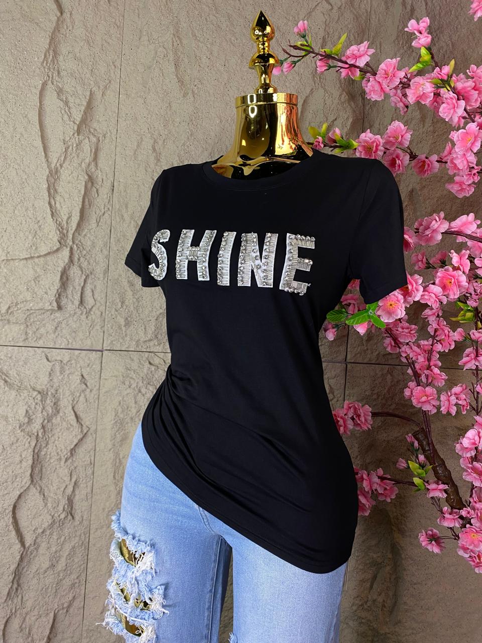 PLAYERA TEE SHINE CON BROQUELES