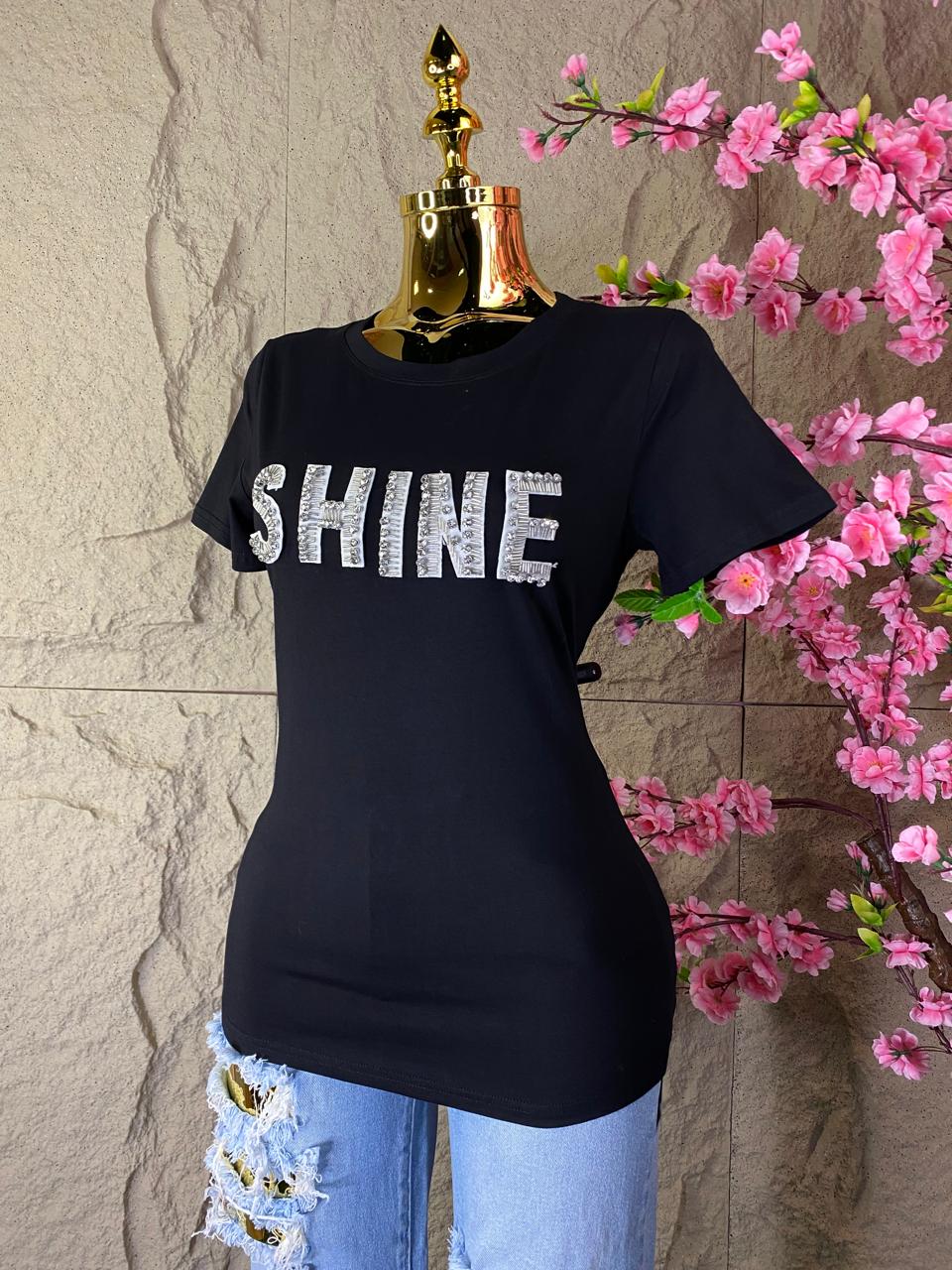 PLAYERA TEE SHINE CON BROQUELES