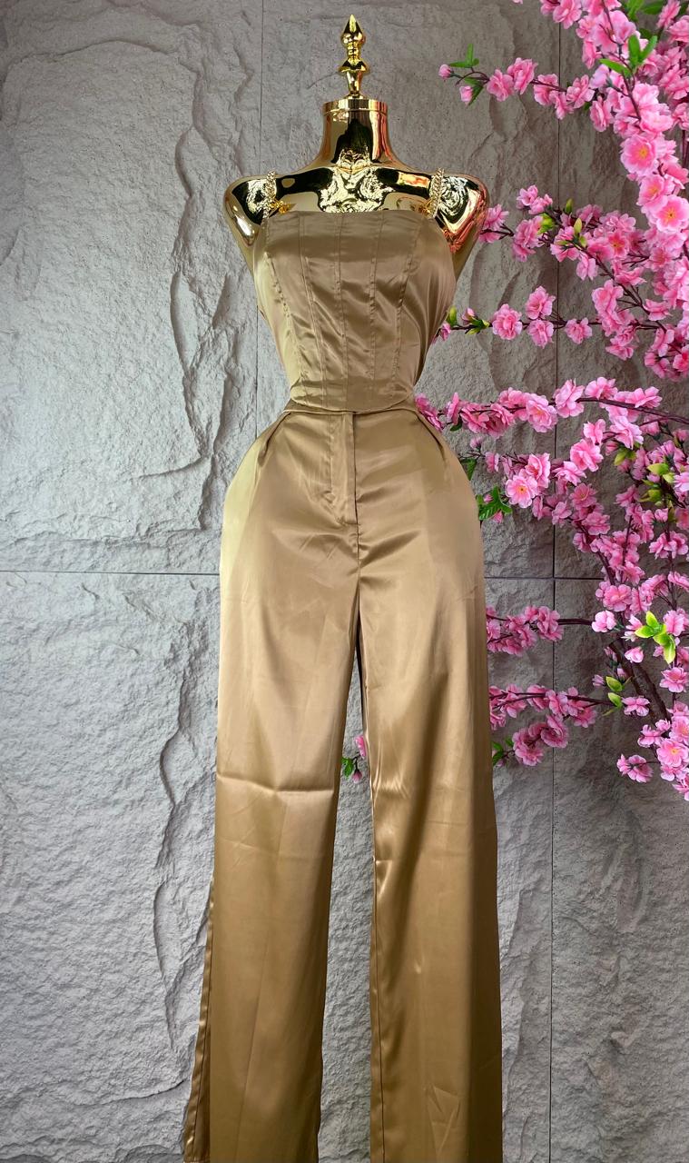 SET DE TOP/PANTALON SATINADO BRILLOSO CAFÉ