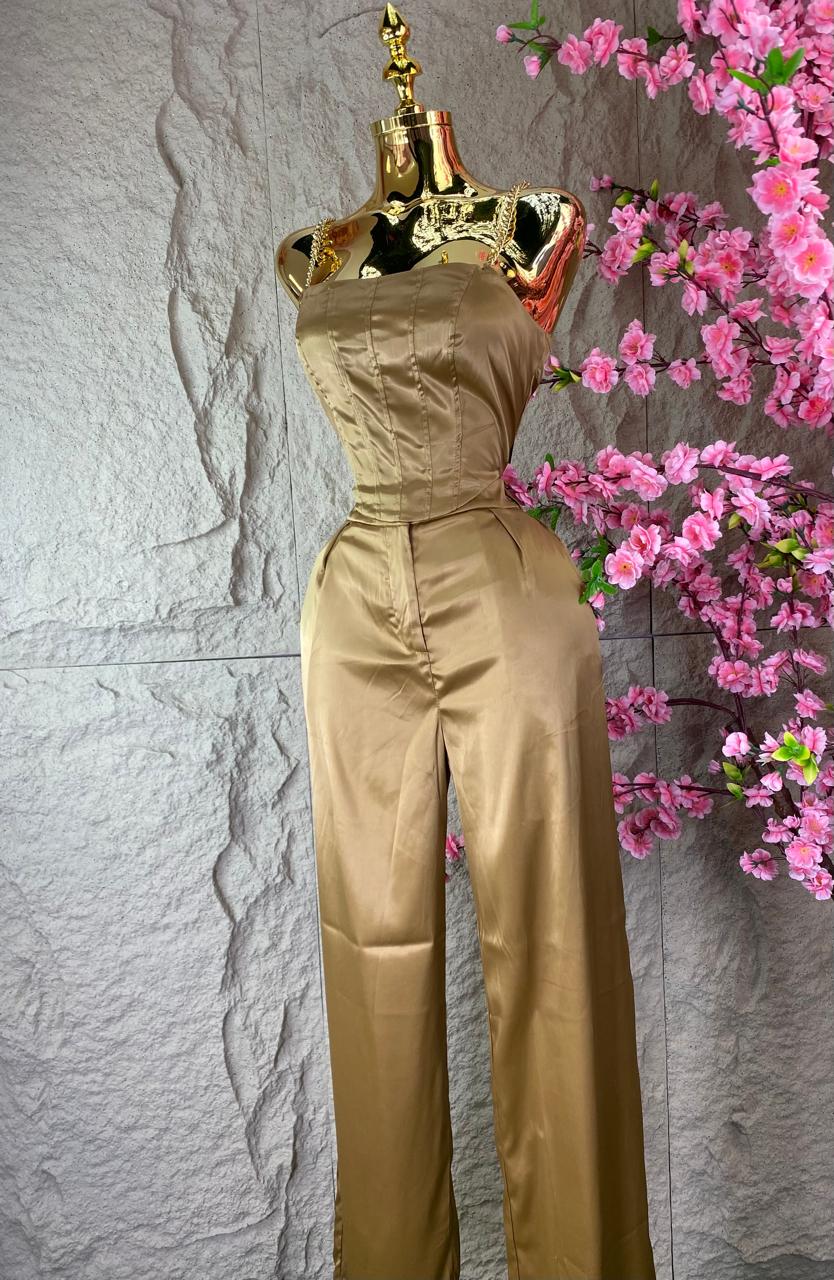 SET DE TOP/PANTALON SATINADO BRILLOSO CAFÉ