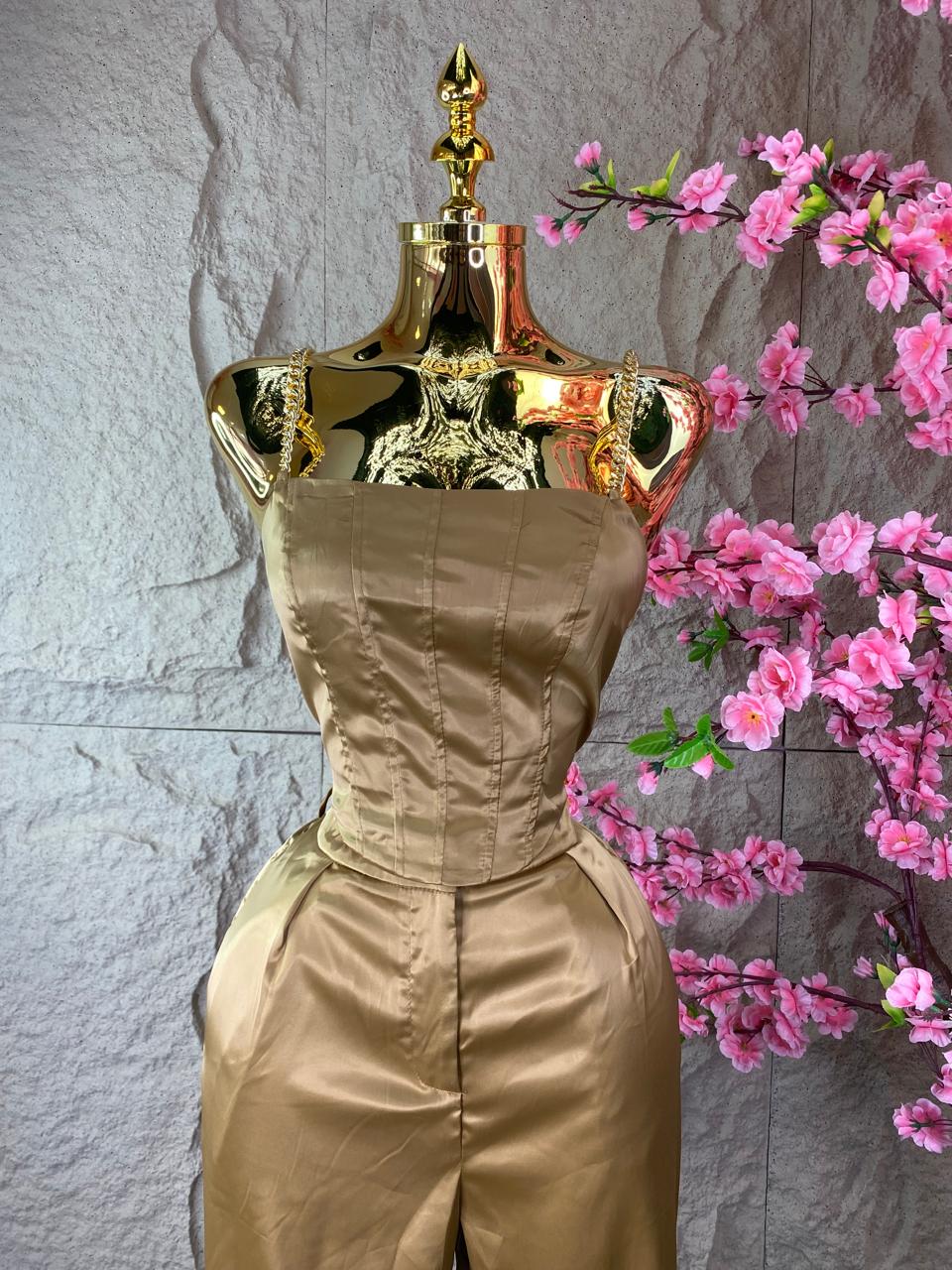 SET DE TOP/PANTALON SATINADO BRILLOSO CAFÉ