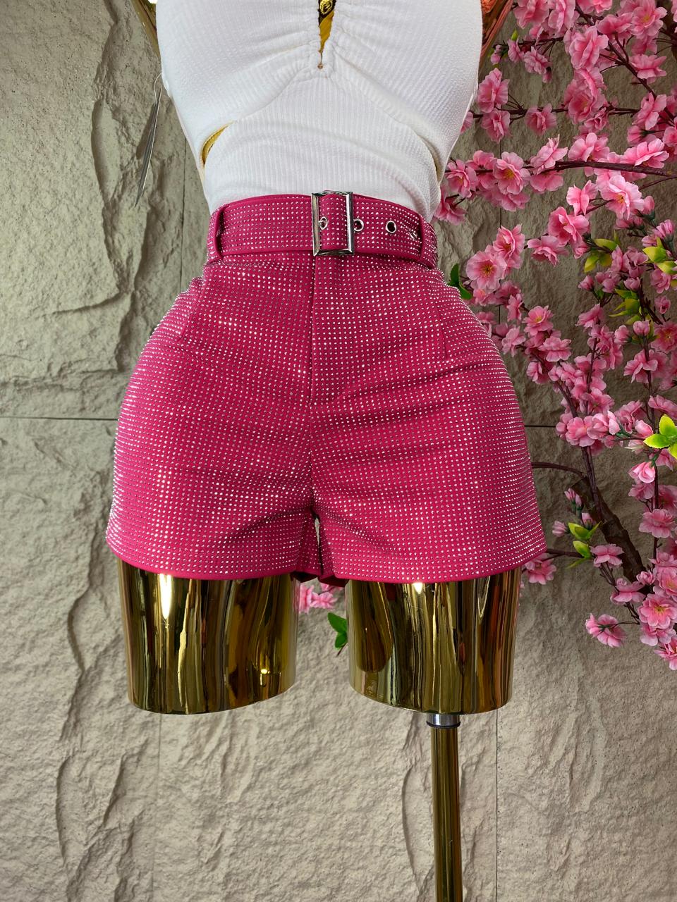 SHORT CON CINTURON Y BRILLOS