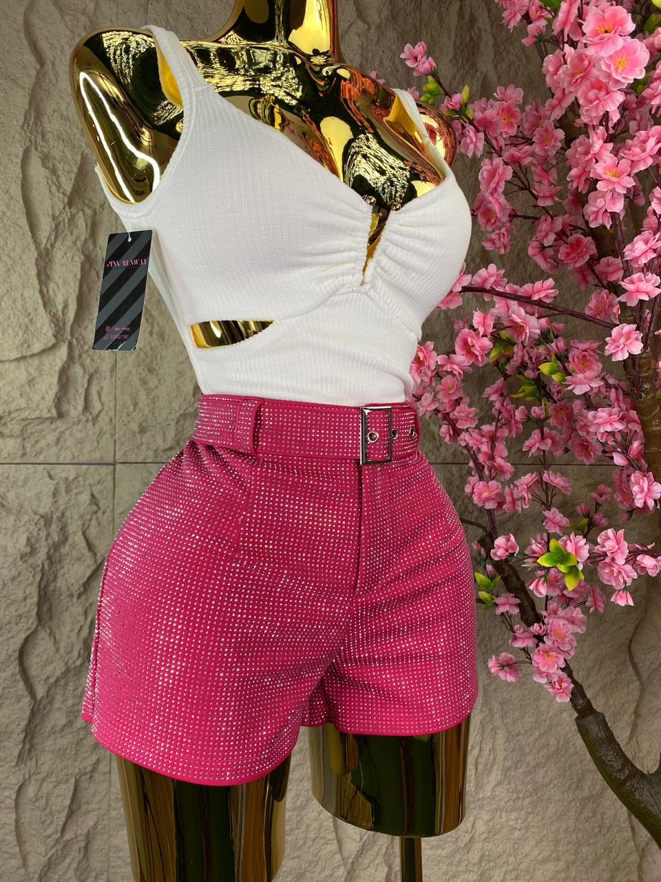 SHORT CON CINTURON Y BRILLOS