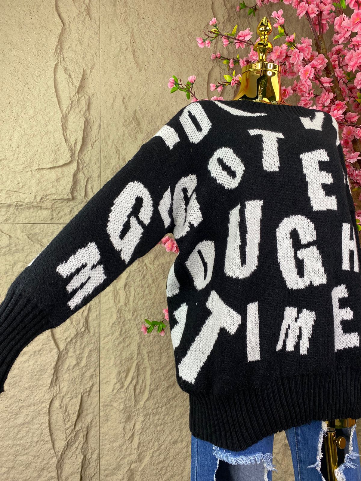 SWEATER LETRAS NEGRO