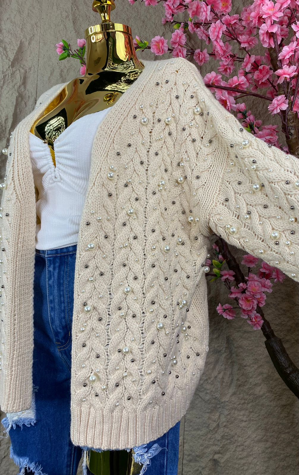 SWEATER DE PUNTO CON PERLAS BEIGE