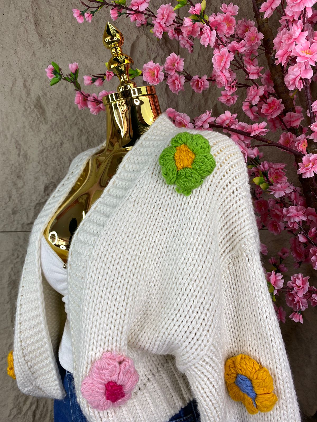 SWEATER DE PUNTO CON FLORES HUESO