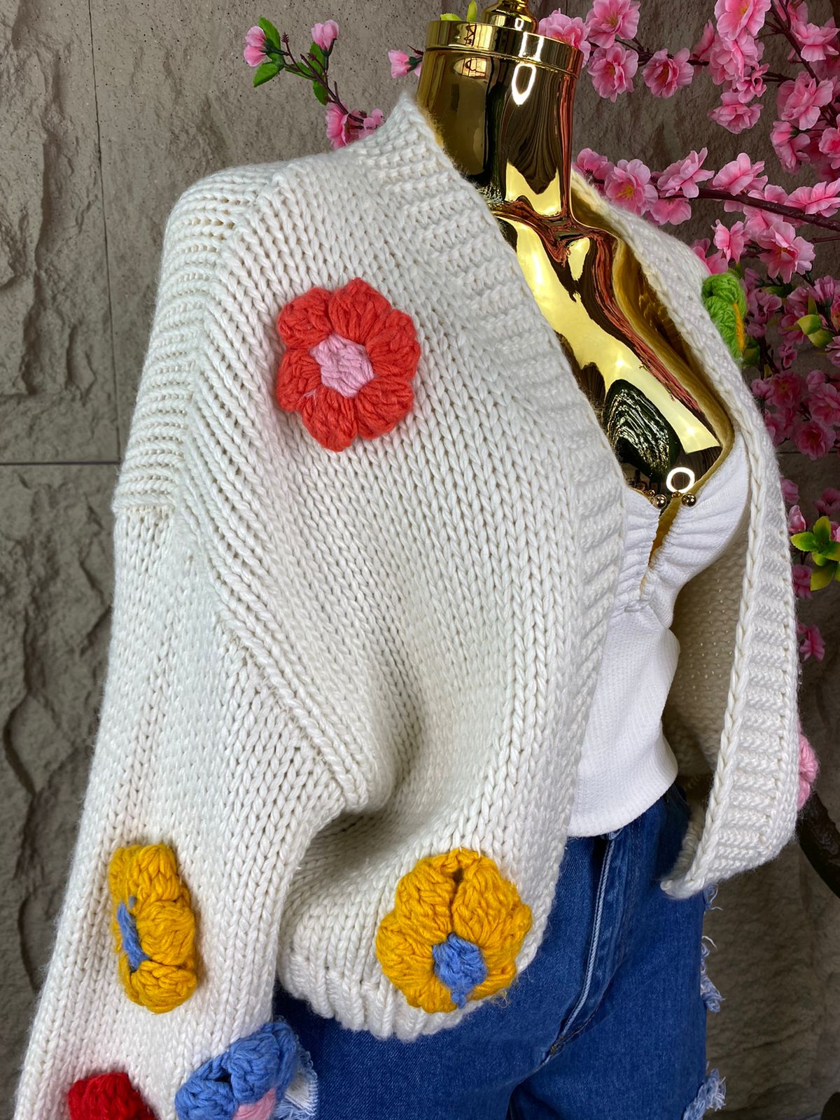 SWEATER DE PUNTO CON FLORES HUESO