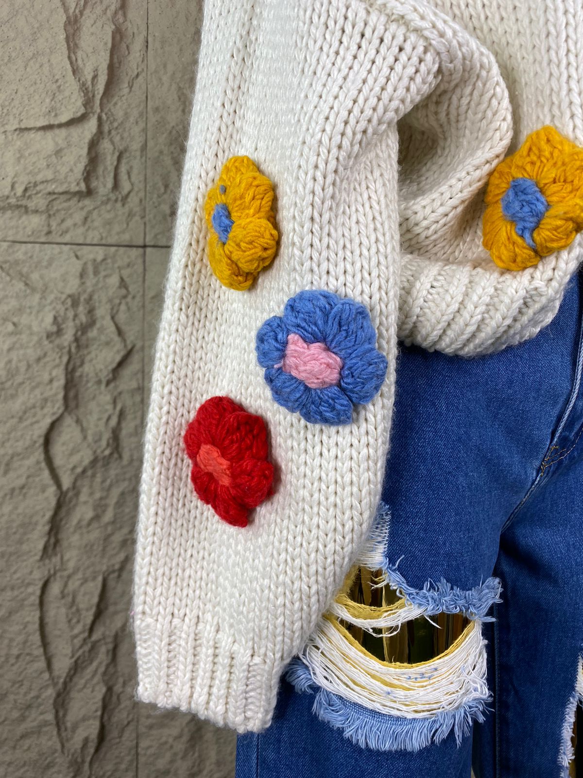 SWEATER DE PUNTO CON FLORES HUESO