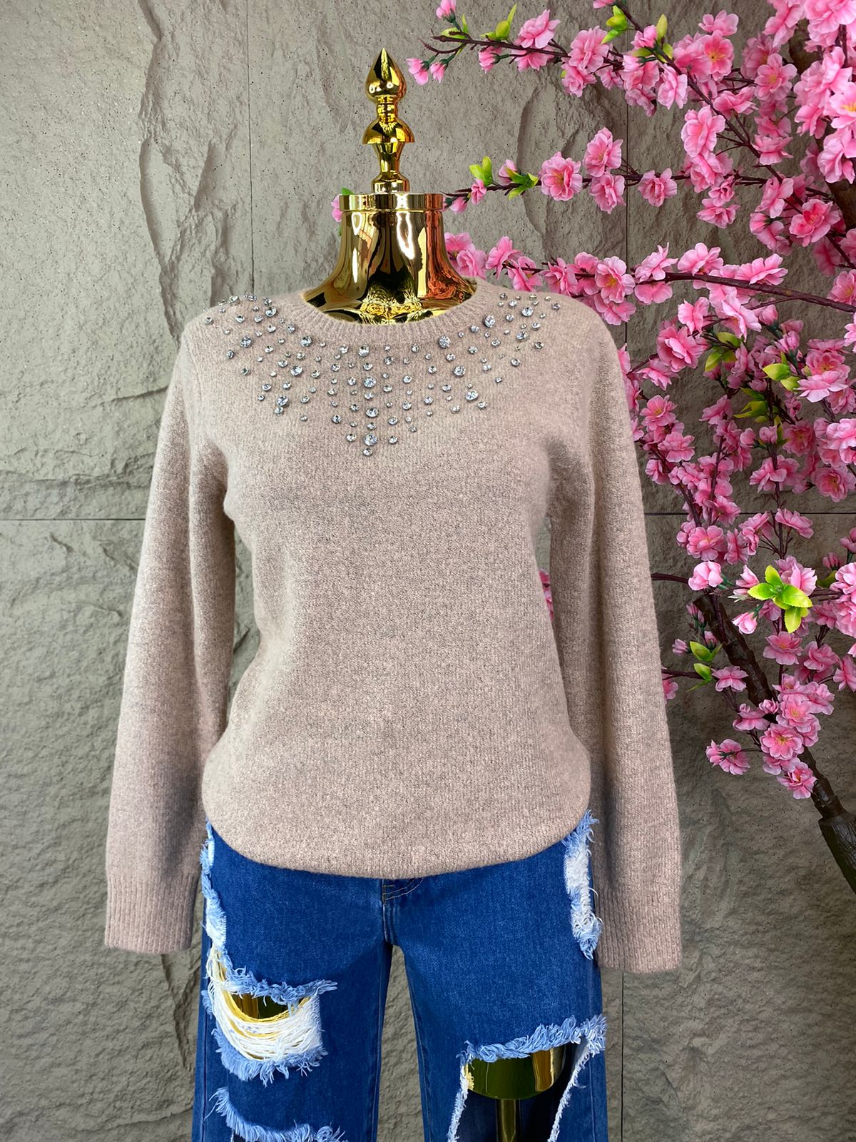SWEATER CON BROQUELES PALO DE ROSA