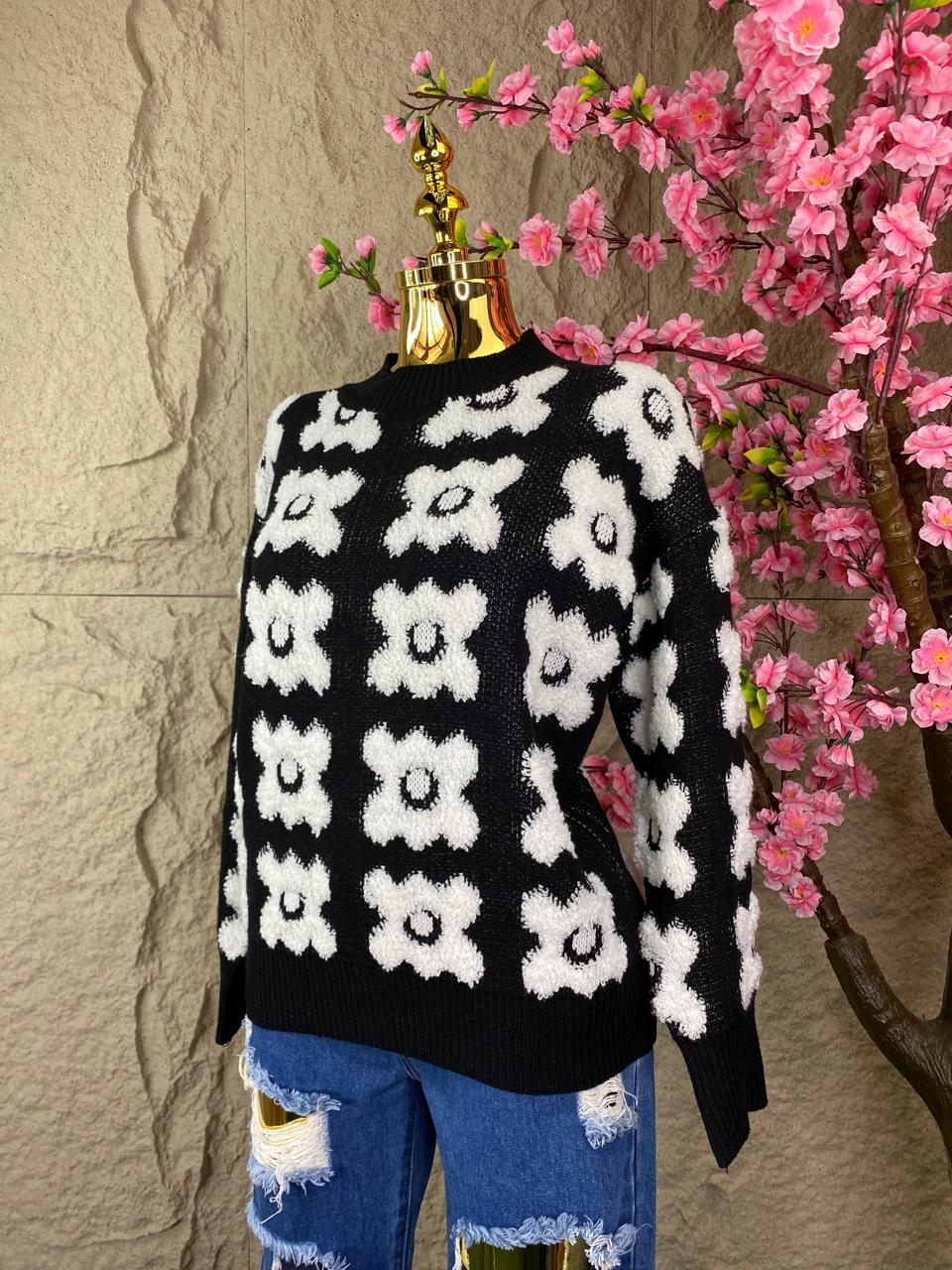 SWEATER FLORES BORDADAS NEGRO