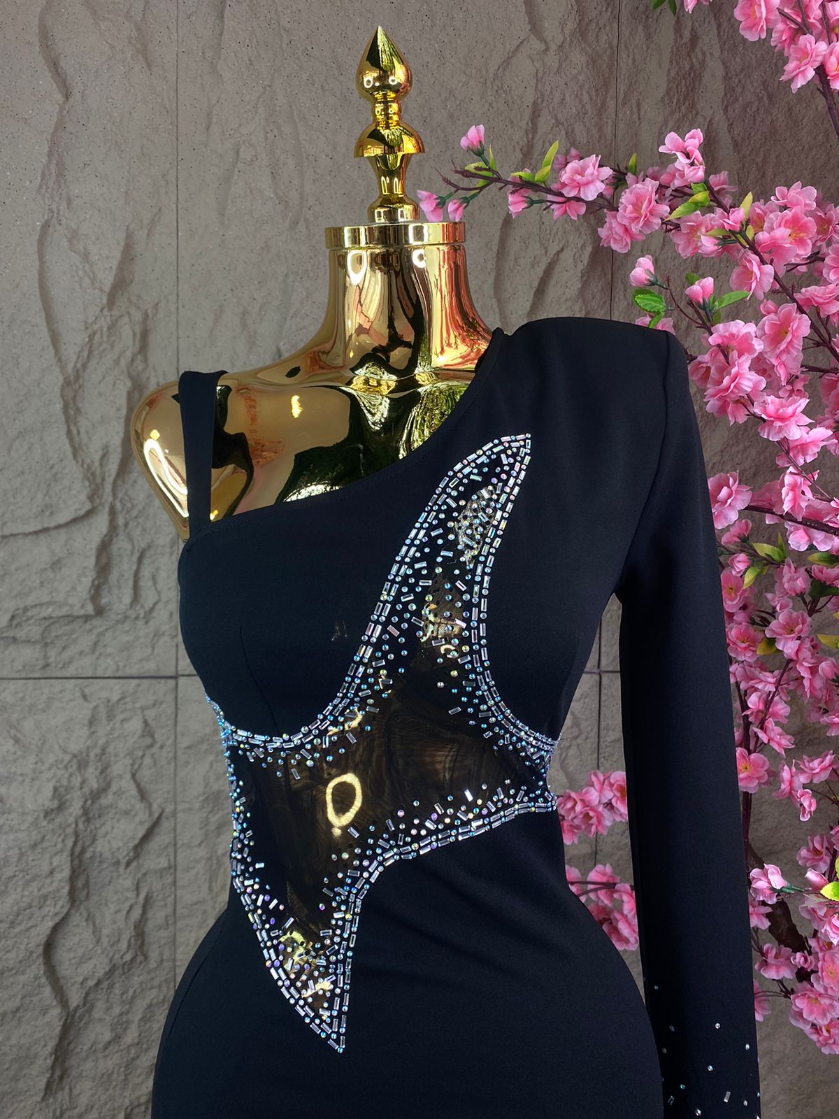 VESTIDO CORTO A UN HOMBRO ML CON CRISTALES