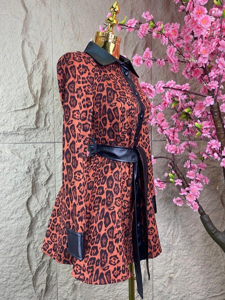 VESTIDO BOTONES AL FRENTE ANIMAL PRINT MARRON