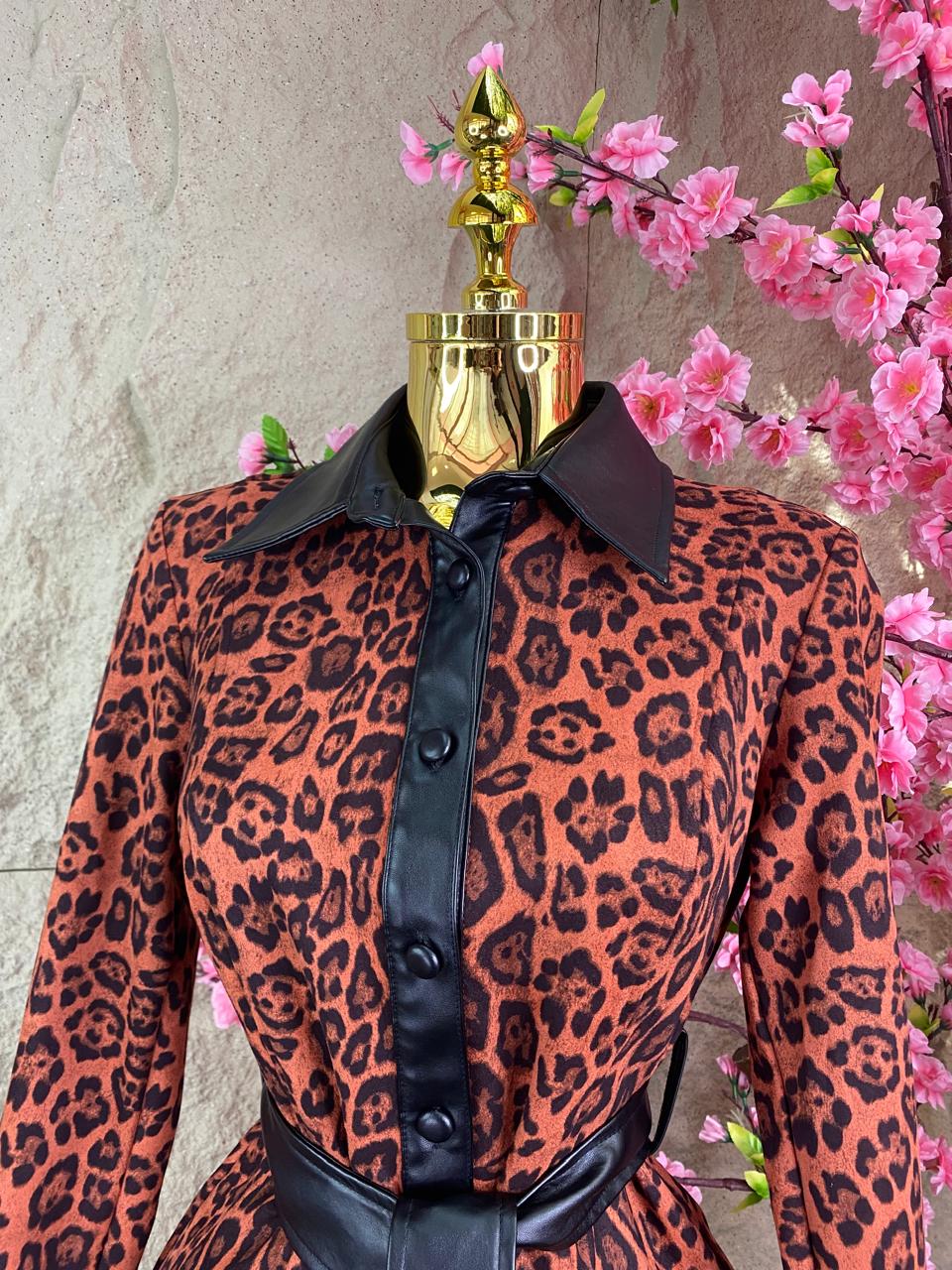 VESTIDO BOTONES AL FRENTE ANIMAL PRINT MARRON