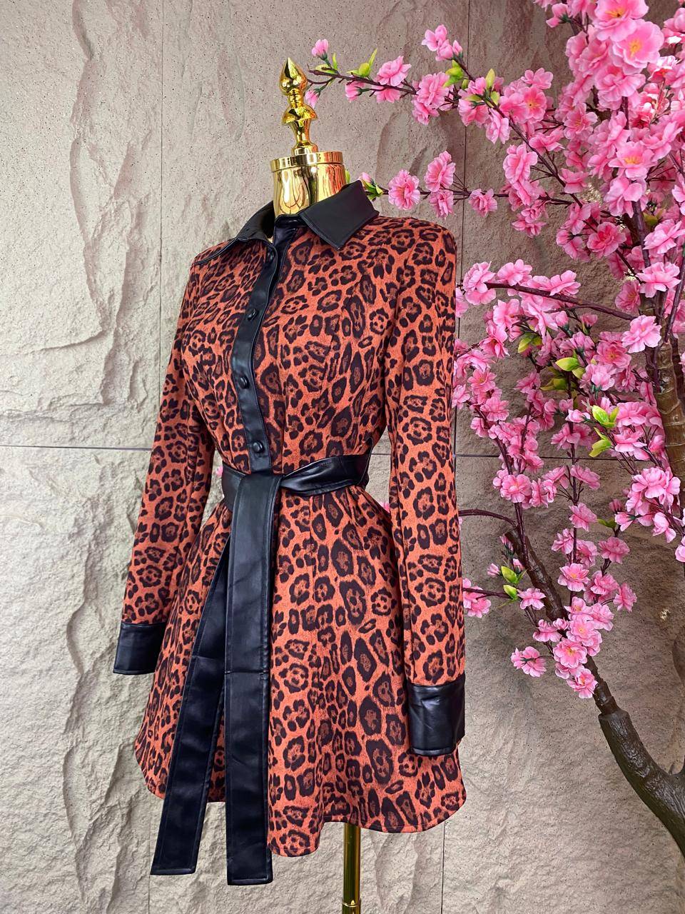 VESTIDO BOTONES AL FRENTE ANIMAL PRINT MARRON