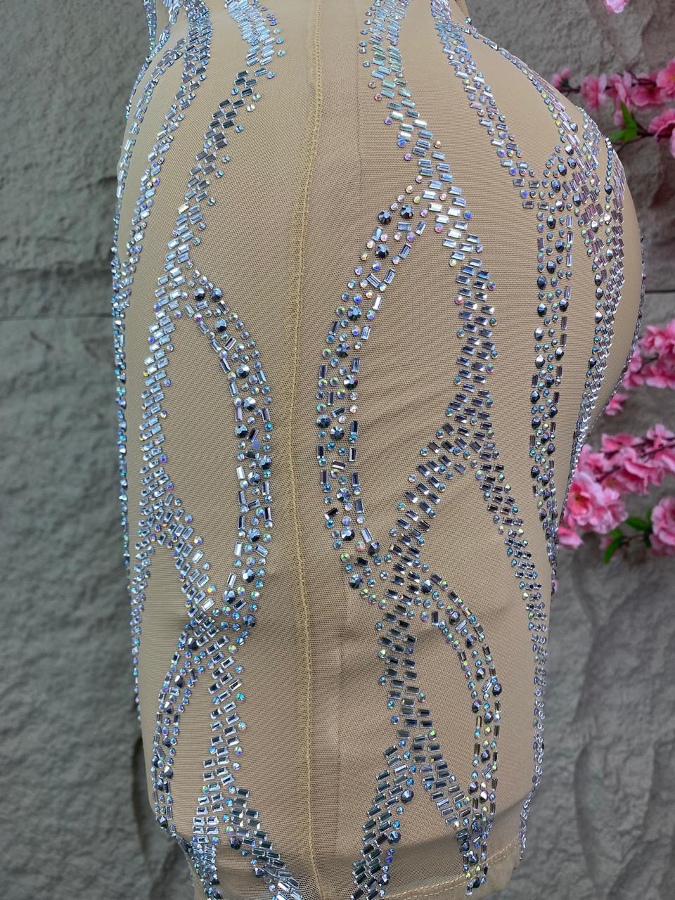 VESTIDO CORTO CON CRISTALES HOLTER NUDE