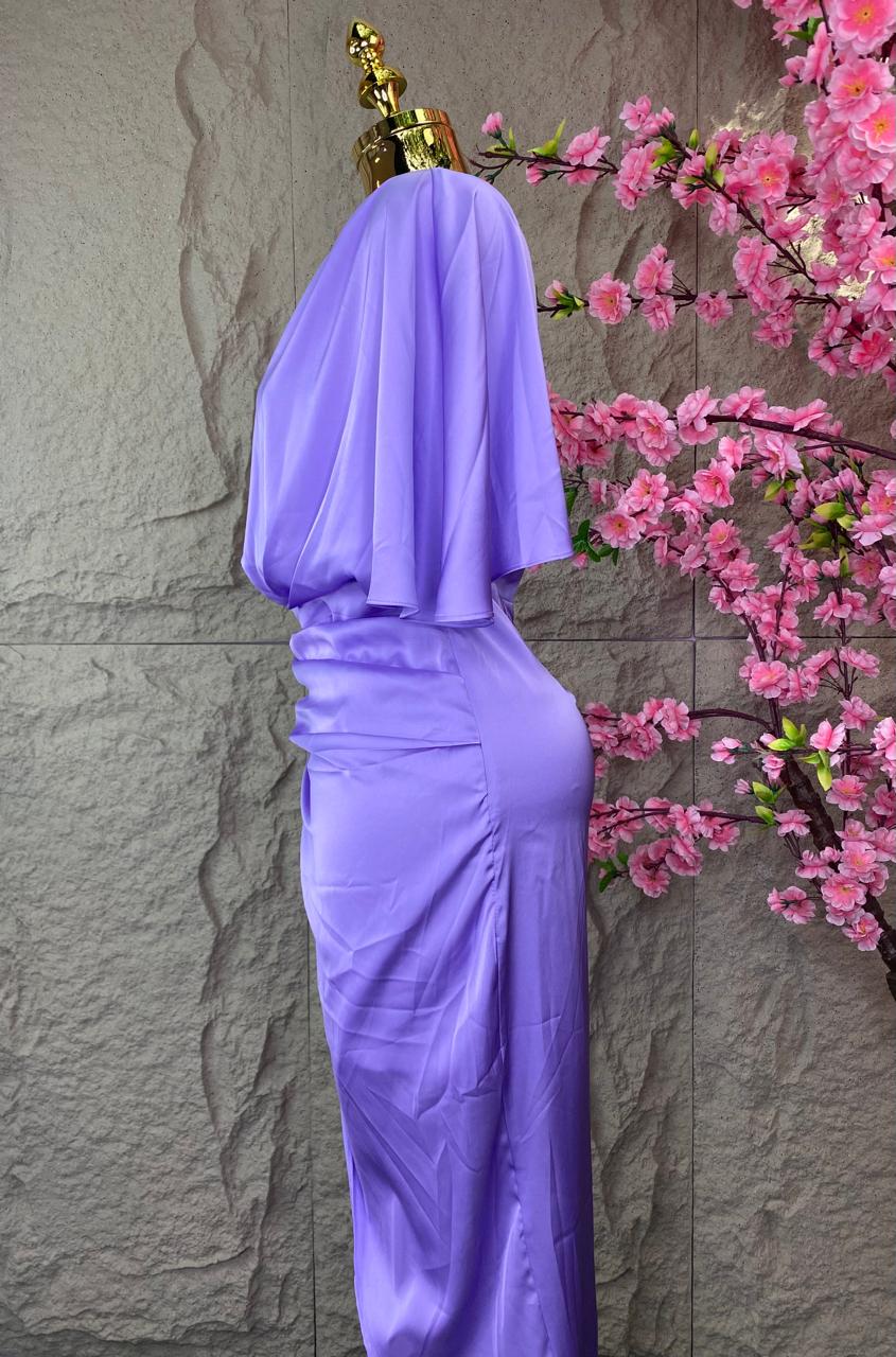 VESTIDO A UN HOMBRO CON OLANES