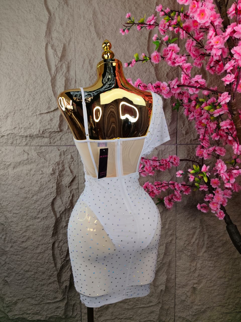 VESTIDO CORTO HOMBRO CUBIERTO CON BRILLOS BLANCO