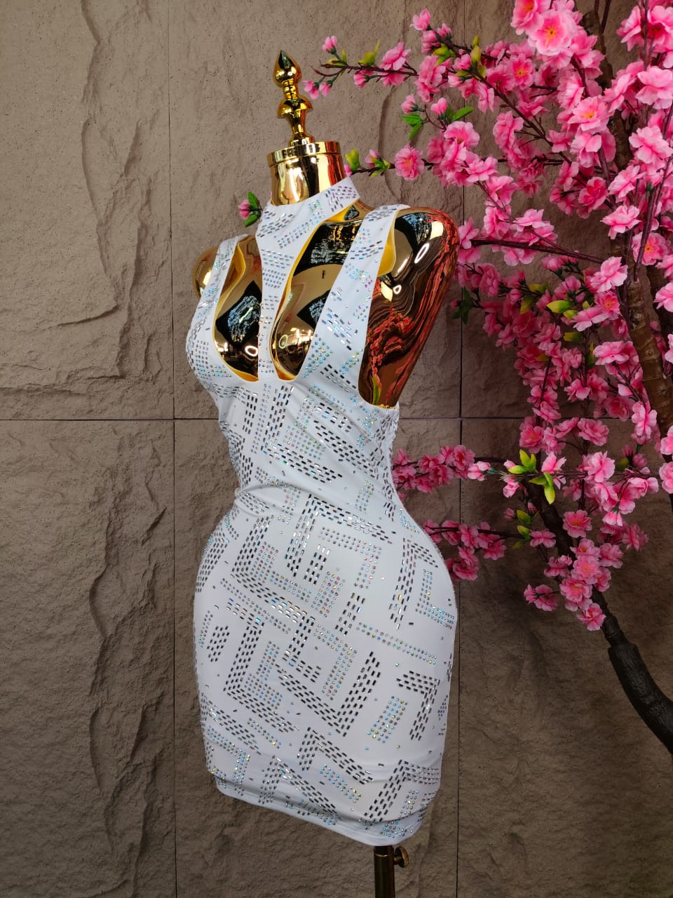 VESTIDO CORTO HOLTER CON CRISTALES BLANCO
