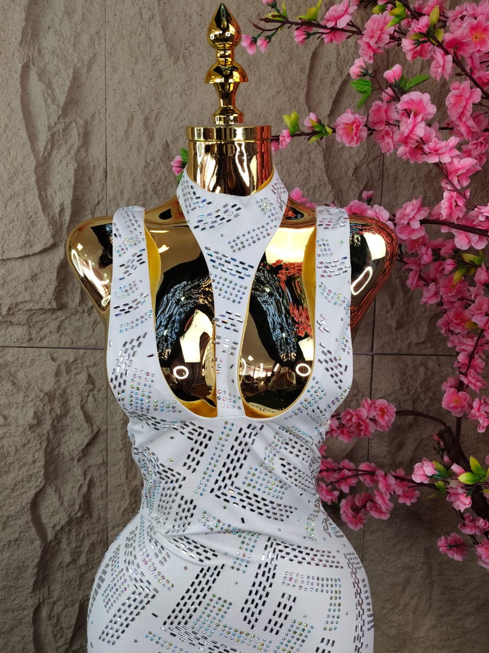 VESTIDO CORTO HOLTER CON CRISTALES BLANCO